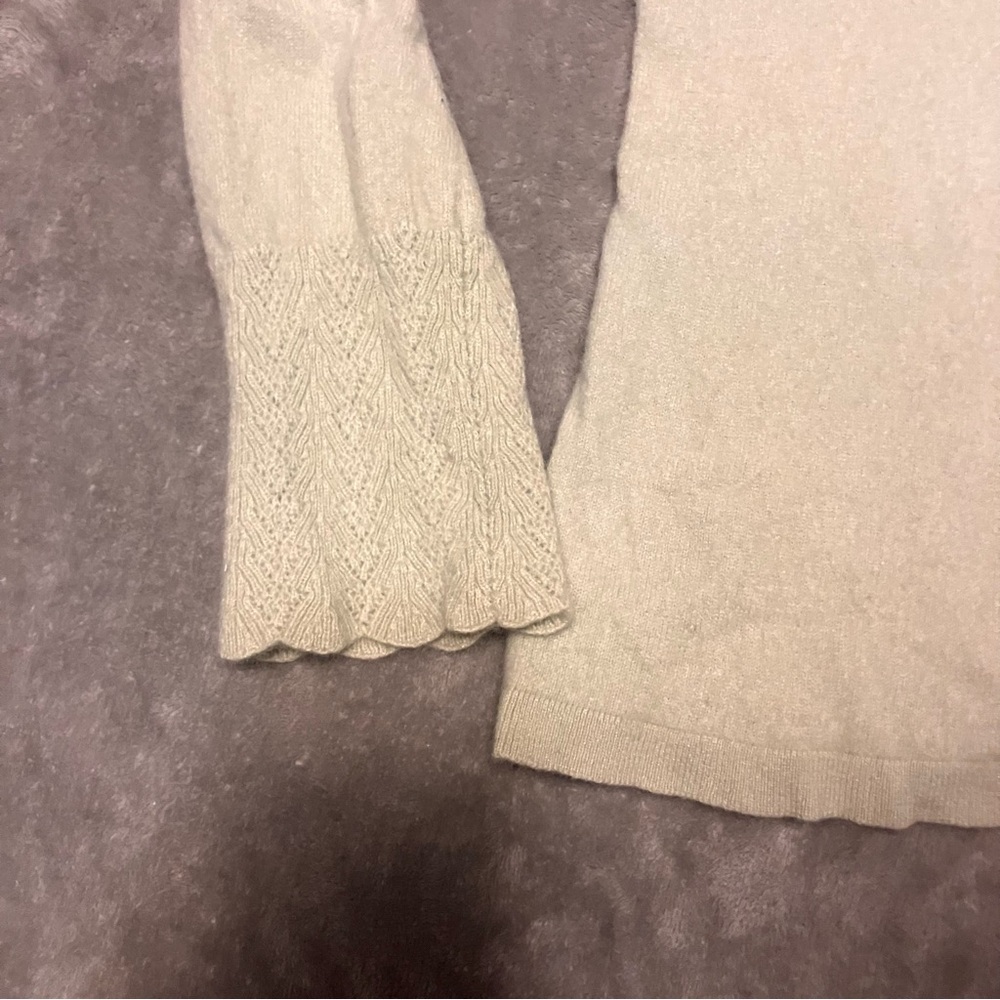 Ann Taylor 100% Cashmere Decorative Scalloped V-Neck Edge Sweater Mint Green - Picture 6 of 8